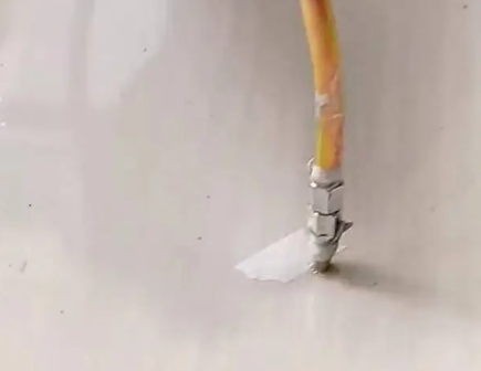 仁化瓷砖空鼓维修公司专业解答在瓷砖铺贴过程中，如果使用的砂料过粗（如全部使用了粗砂），可能会导致以下问题